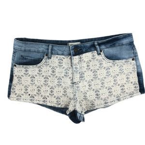 FOREVER 21 Womens Shorts 29 Blue Hot Pants Denim Lace Trim Stretch Outdoor Beach